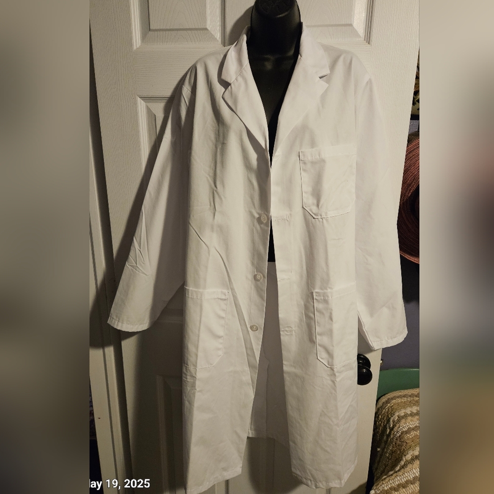 Classic White Trench Coat with Long Sleeves